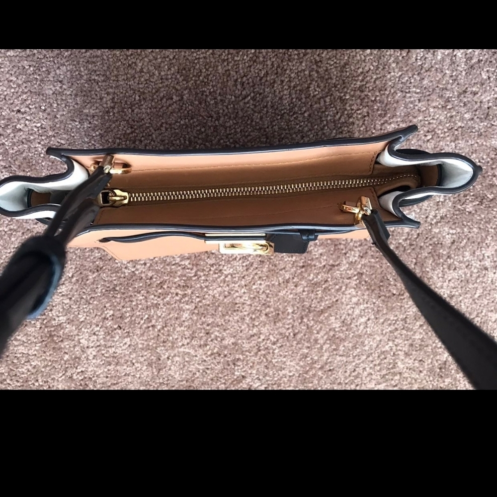 Michael Kors Hamilton Traveler Messenger Bag - Picture 4 of 6